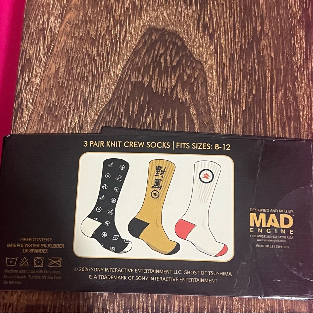 Sony Ghost of Tsushima 3-Pack Crew Socks - Black and Gold Packaging - Picture 4 of 4